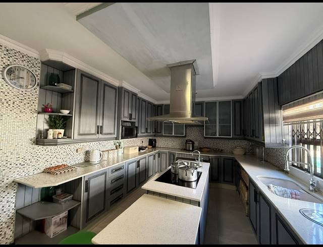 5 BEDROOM HOUSE FOR SALE IN CRYSTAL PARK